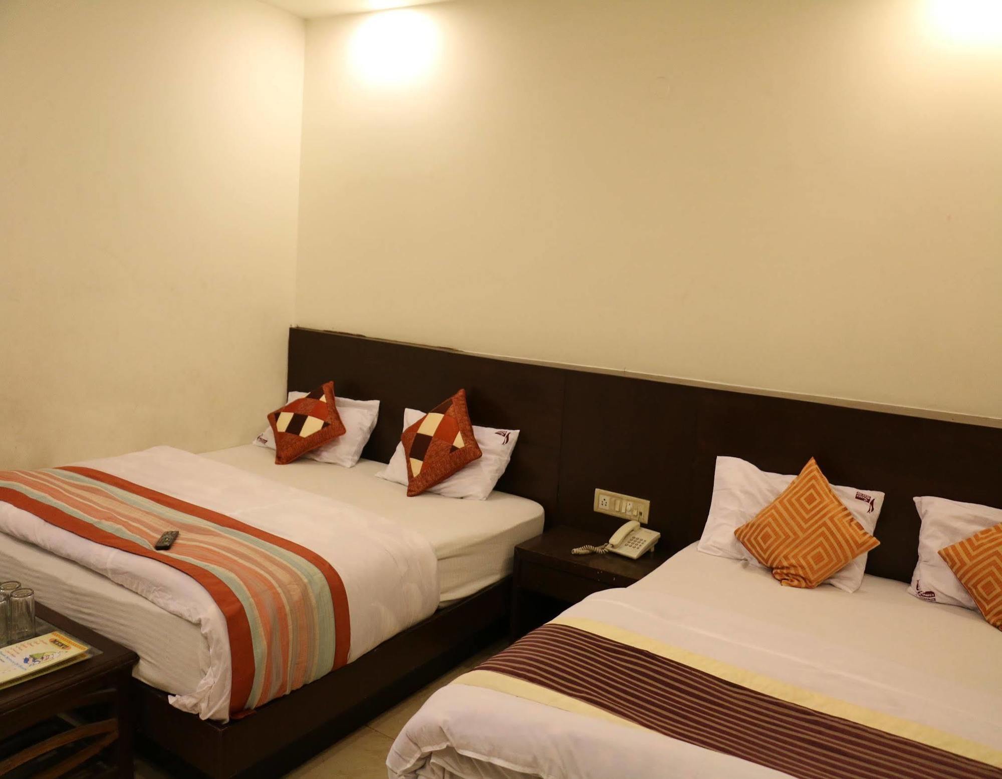 Hotel Seven Seas Inn Neu-Delhi Exterior foto