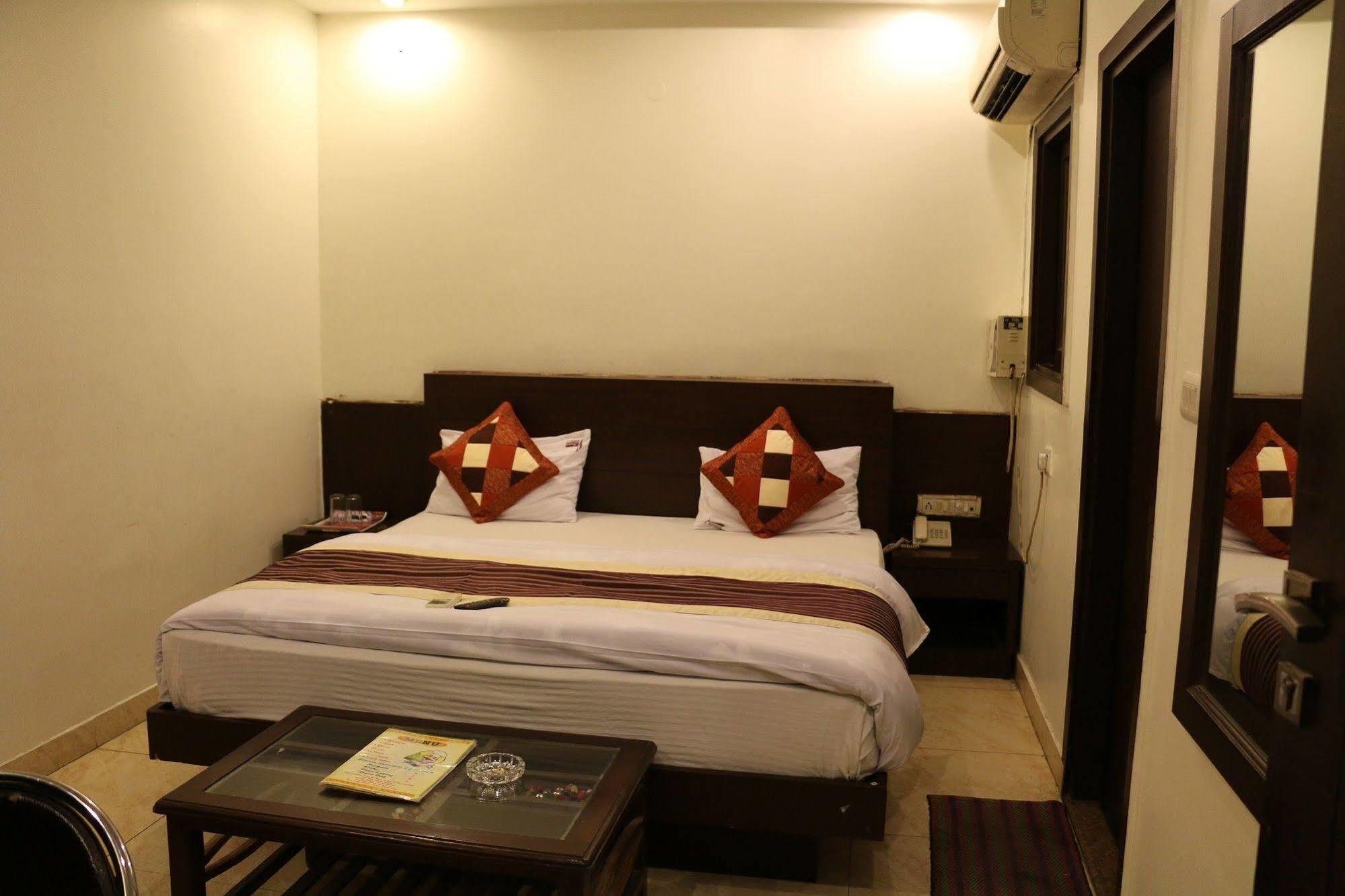 Hotel Seven Seas Inn Neu-Delhi Exterior foto