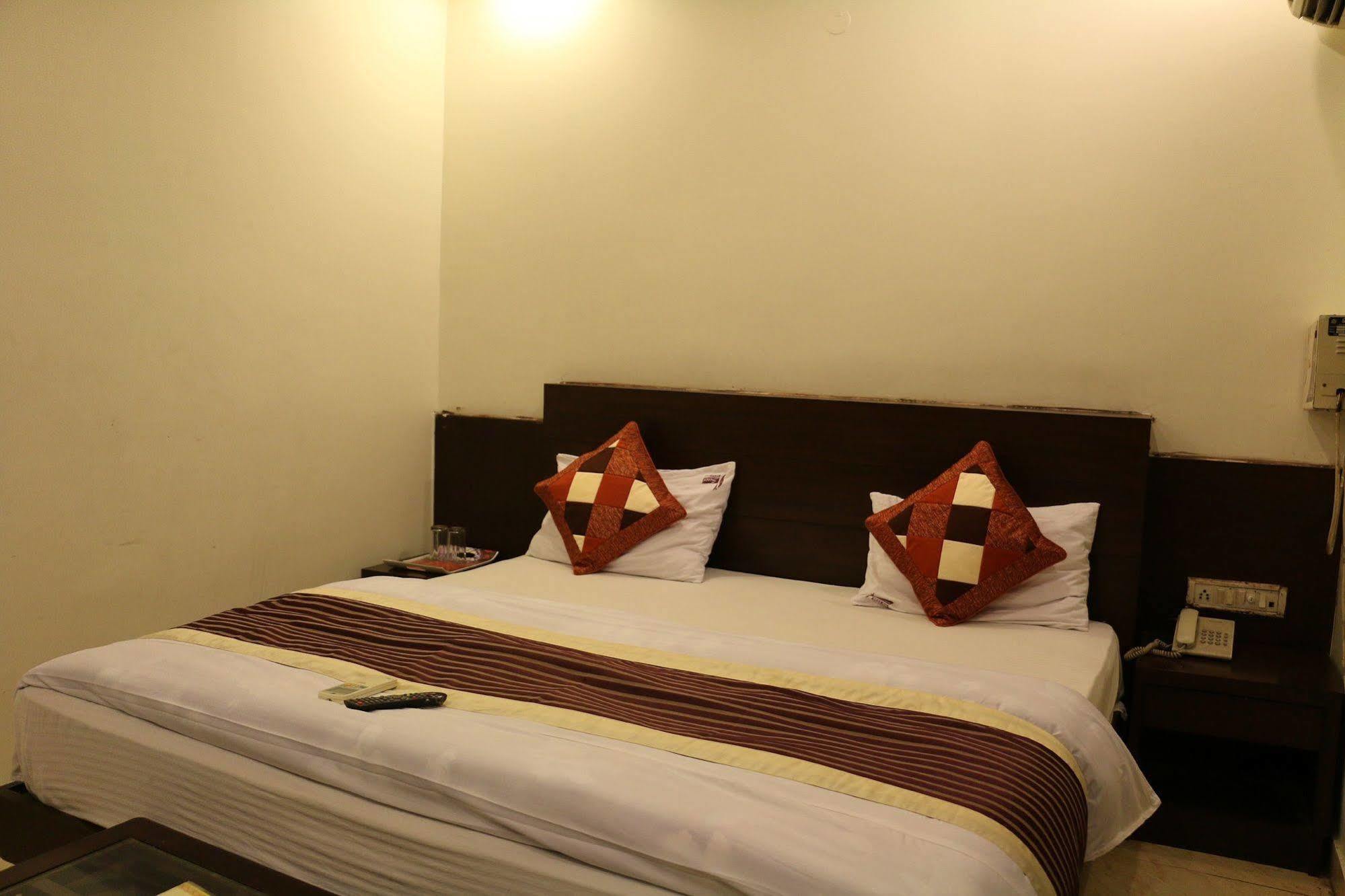 Hotel Seven Seas Inn Neu-Delhi Exterior foto