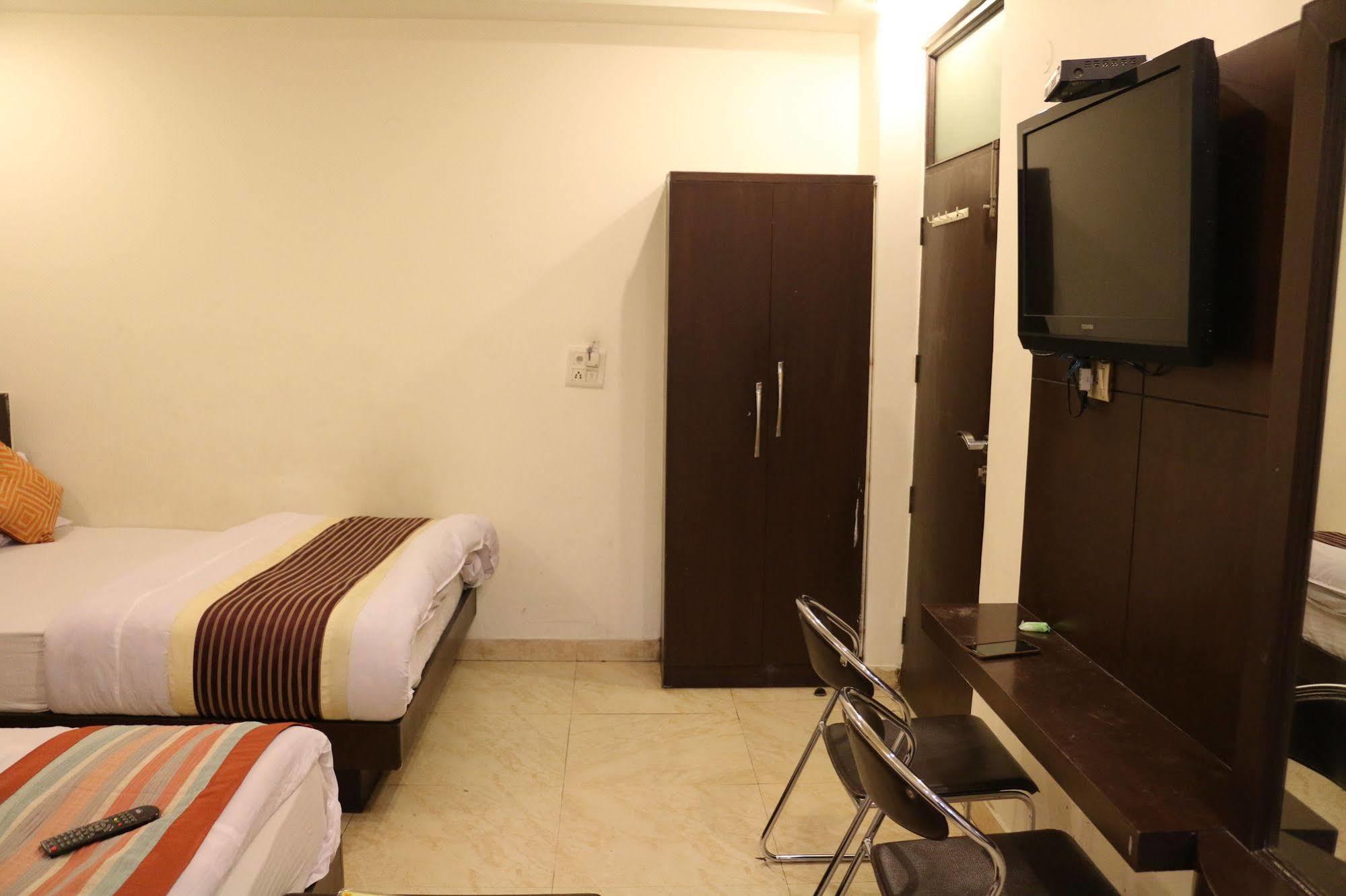 Hotel Seven Seas Inn Neu-Delhi Exterior foto